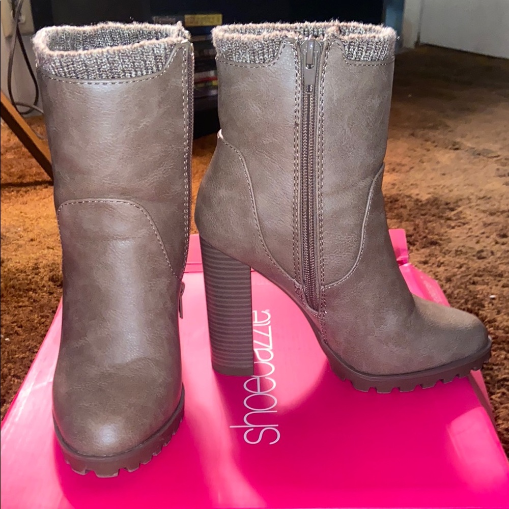 GET 4 $10!
Shoe Dazzle Taupe Heeled Boots with Side Zipper